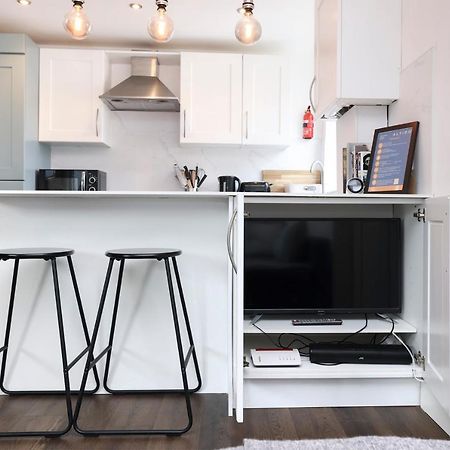 Joivy Contemporary Royal Mile Apartment With Balcony Единбург Екстериор снимка