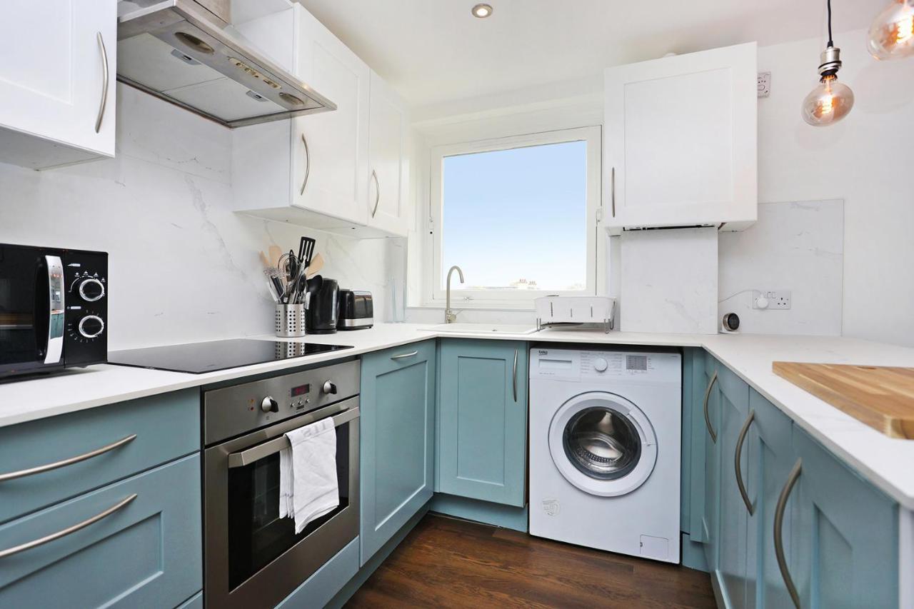 Joivy Contemporary Royal Mile Apartment With Balcony Единбург Екстериор снимка
