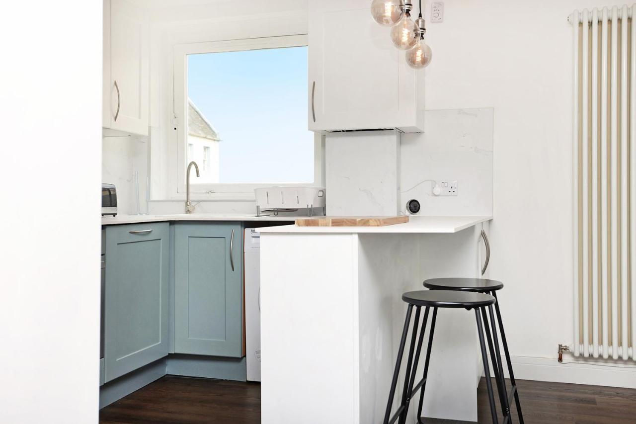 Joivy Contemporary Royal Mile Apartment With Balcony Единбург Екстериор снимка