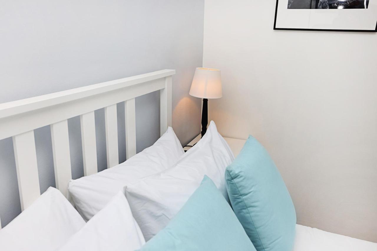 Joivy Contemporary Royal Mile Apartment With Balcony Единбург Екстериор снимка