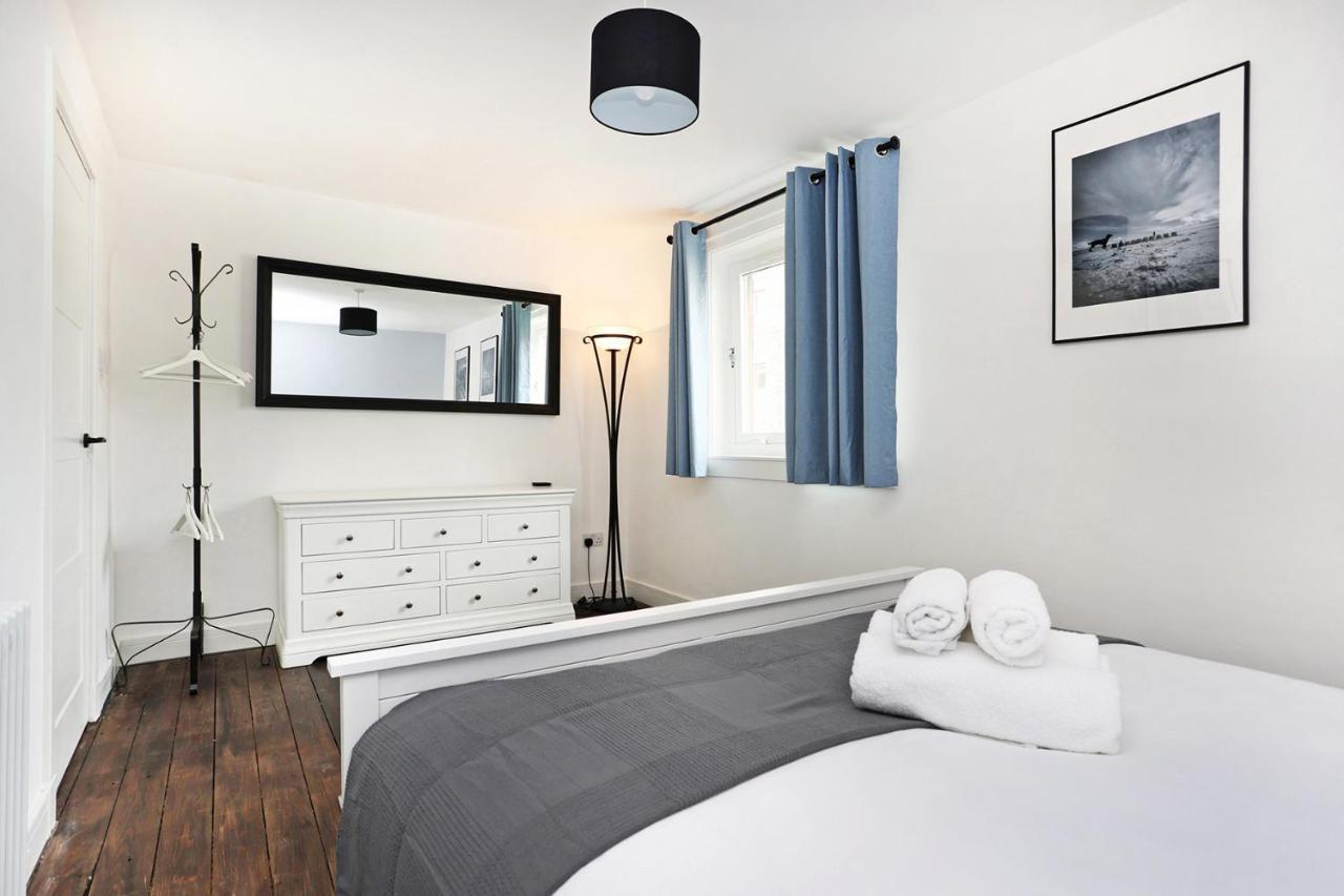 Joivy Contemporary Royal Mile Apartment With Balcony Единбург Екстериор снимка