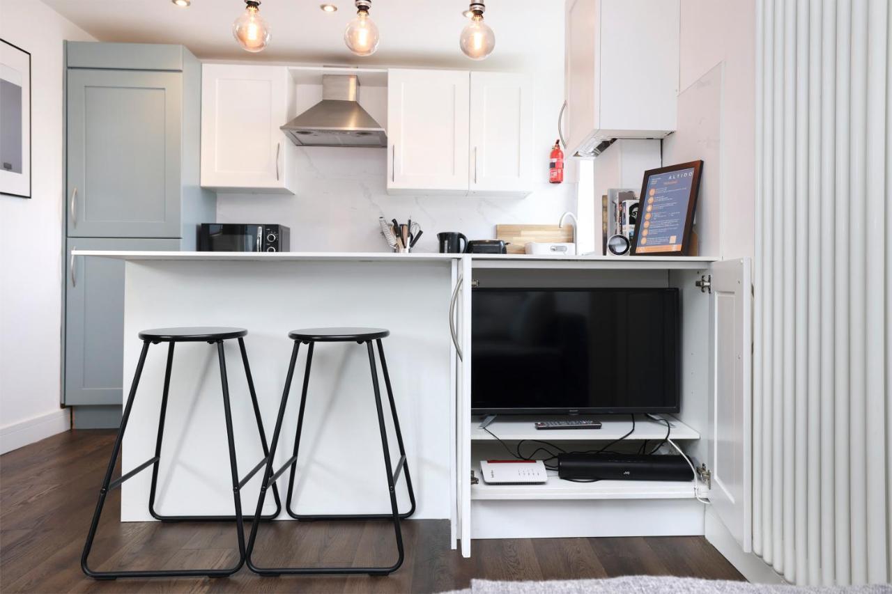 Joivy Contemporary Royal Mile Apartment With Balcony Единбург Екстериор снимка