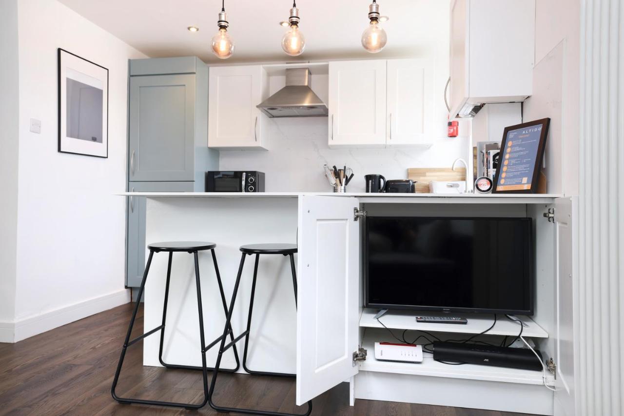 Joivy Contemporary Royal Mile Apartment With Balcony Единбург Екстериор снимка